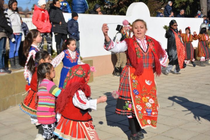 unikalen-maskarat-kukeri-simitli_b00199