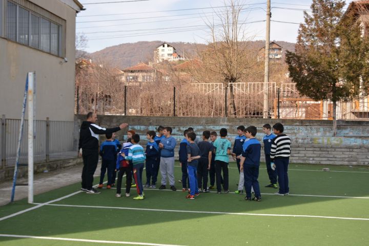 futbolni-umenia-pokazaha-malki-shamioni-v-simitli31