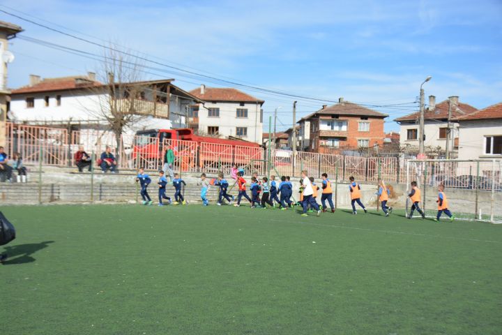 futbolni-umenia-pokazaha-malki-shamioni-v-simitli35