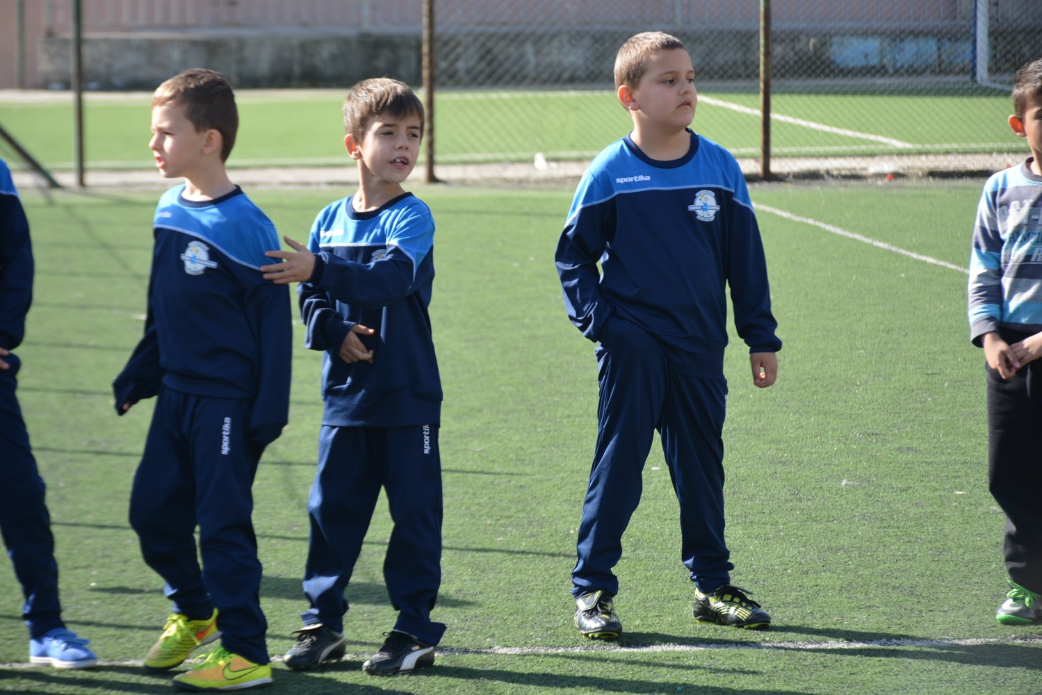 futbolni-umenia-pokazaha-malki-shamioni-v-simitli_