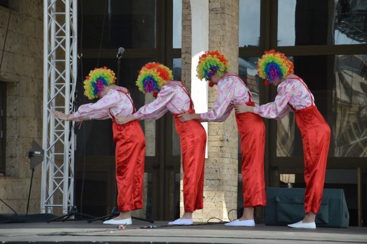 baba-marta-pristigna-v-blagoevgrad-pohvali-talantlivite-detsa-na-grada_02