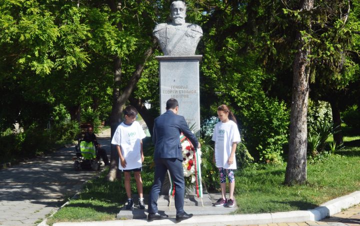 pametna-plocha-na-osnovatelya-i-stroitelite-na-100-godishniya-park-sveti-vrach-v-sandanski_09