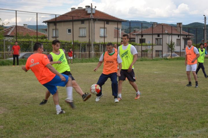 krupnik-i-cherniche-nadviha-konkurentsiyata-vv-velikdenskite-futbolni-turniri-14