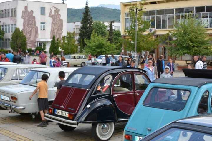 mototsiklet-i-avtentichno-dkw-s-nagradi-ot-retro-parada-v-simitli1aw23