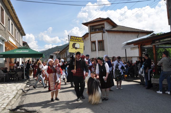 selo-eleshnica_velikden_2016_praznik8