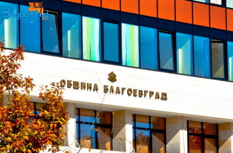 Потребители на социални услуги в Благоевград с  участие в множество инициативи преди Коледа